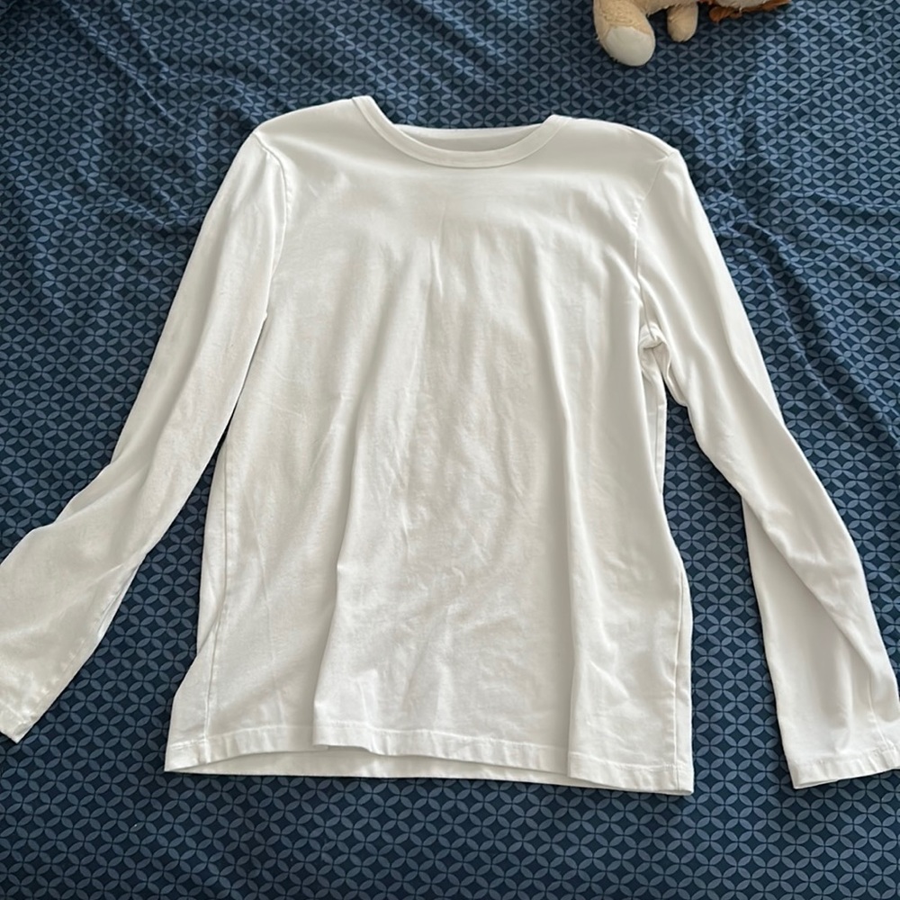 Plain white long tee shirt